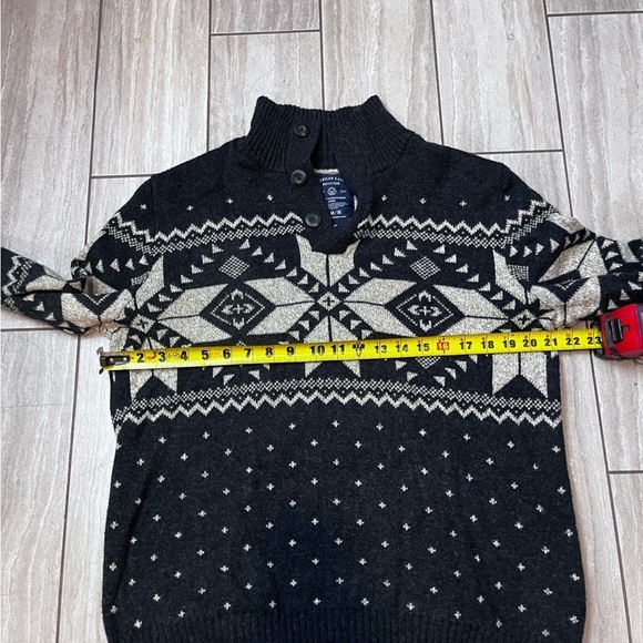 American Eagle Christmas Sweater 1/4 Button Mock Neck Sweater Size Medium - Picture 2 of 6
